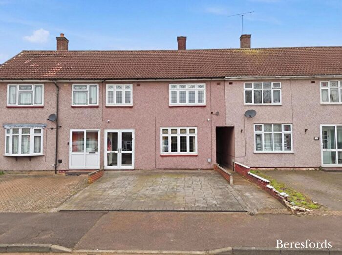 3 Bedroom Terraced House For Sale In Kettering Road, Romford, RM3
