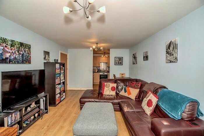 2 Bedroom Flat To Rent In Evelyn Walk, Greenhithe, DA9