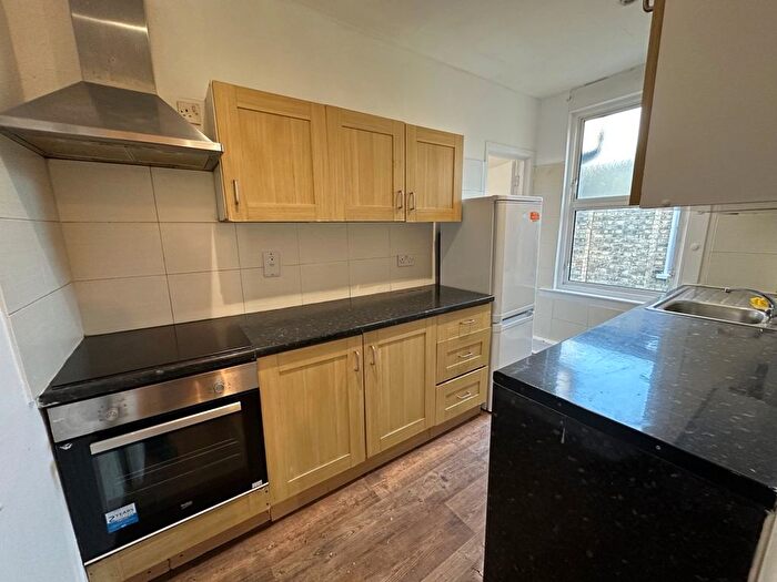 3 Bedroom Flat To Rent In Hazelwood Lane, Palmers Green, N13