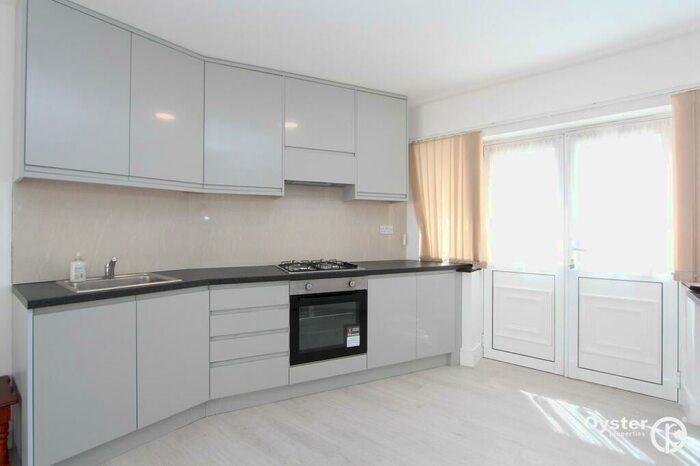 Studio To Rent In Landseer Close, Edgware, HA8