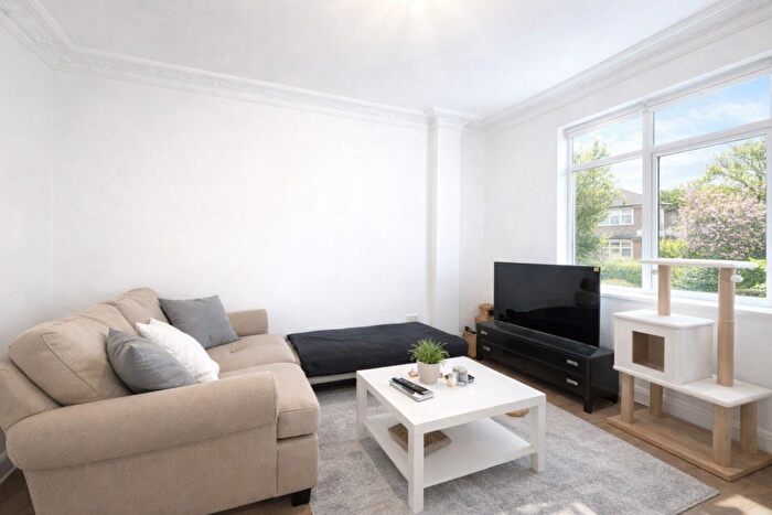 Flat To Rent In Southbury Rd, EN1