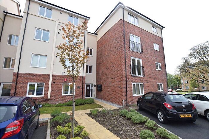 2 Bedroom Flat To Rent In Chestnut Lane, Leeds, West Yorkshire, LS14