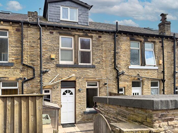 4 Bedroom Terraced House For Sale In Bradford Road, Bailiff Bridge, HD6