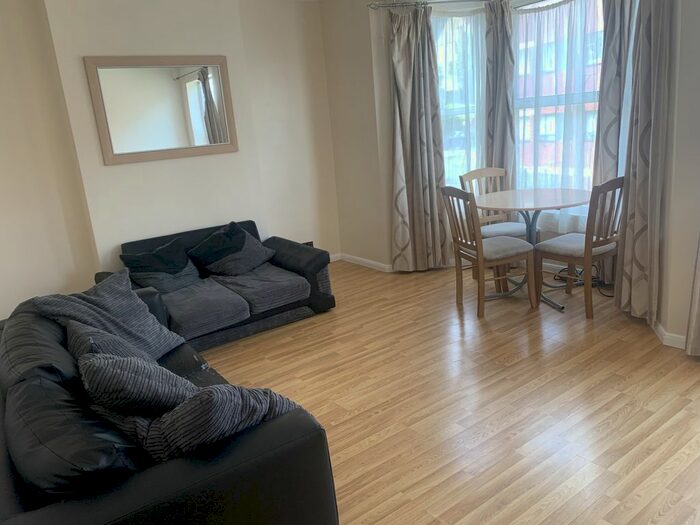 2 Bedroom Flat To Rent In Rothesay Road, Luton, LU1