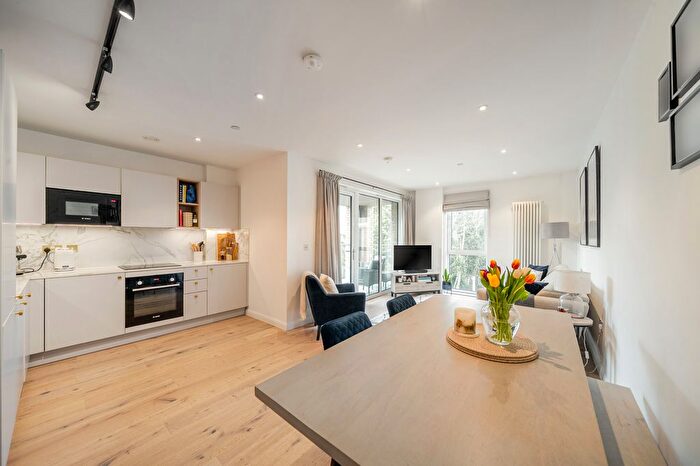 2 Bedroom Flat For Sale In Ashley Road, Epsom, KT18