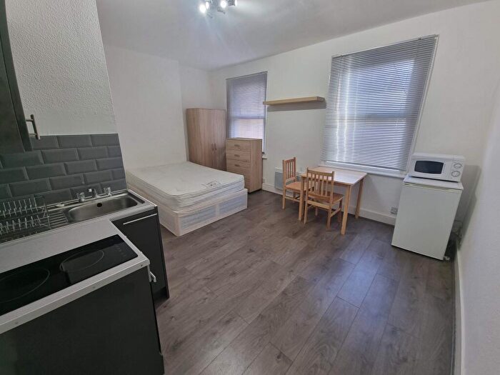 Studio To Rent In Benwell Road, Islington, London, N7