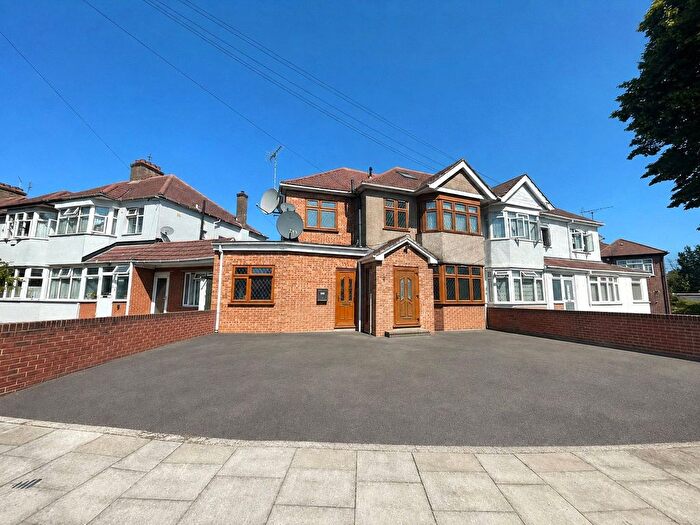 6 Bedroom Semi Detached House For Sale In Morland Gardens, Southall, Greater London, UB1