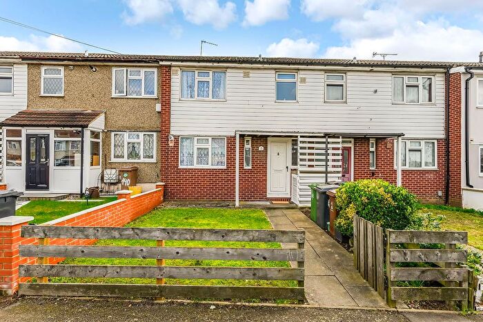 3 Bedroom Terraced House For Sale In Waltham Way, Chingford, E4