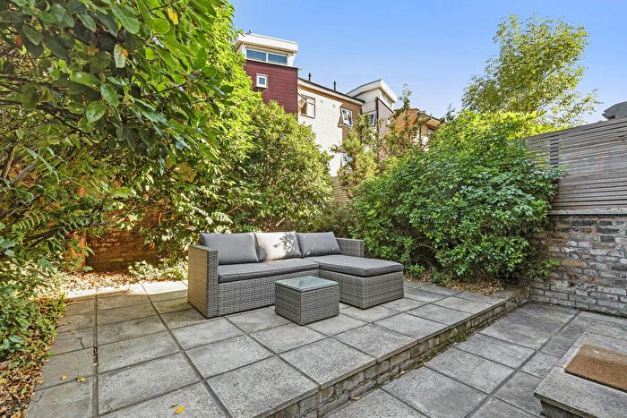 1 Bedroom Flat For Sale In A Kilburn Lane, London, W10