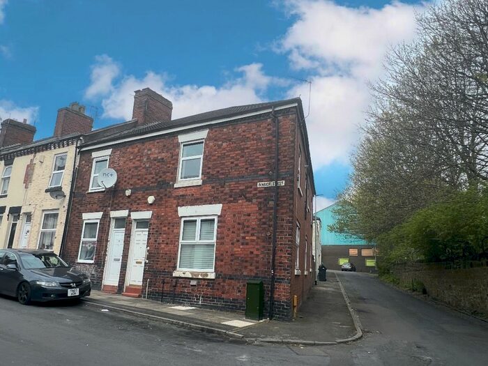 3 Bedroom Terraced House To Rent In Denbigh Street, Stoke-On-Trent, ST1