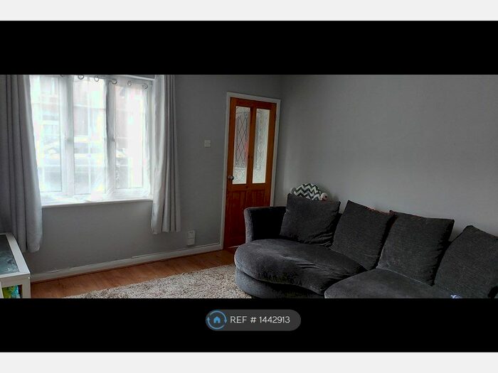 2 Bedroom Terraced House To Rent In Heron Drive, Luton, LU2