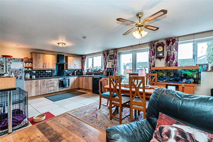 2 Bedroom Bungalow For Sale In Sunset Road, Totton, Southampton, Hampshire, SO40