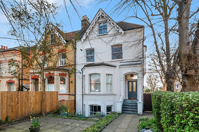 2 Bedroom Flat For Sale In Trinity Road, Wandsworth Common, SW18