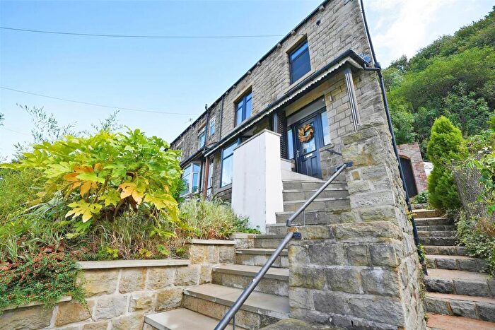 3 Bedroom End Of Terrace House For Sale In Jubilee Road, Halifax, HX3