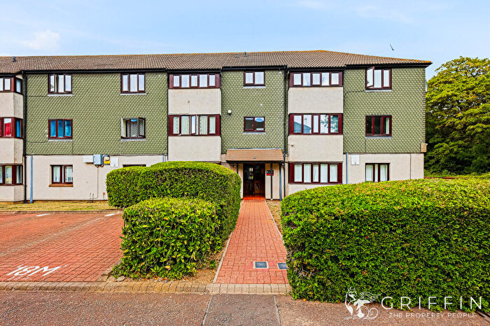 1 Bedroom Flat For Sale In Teviot Avenue, Aveley, RM15