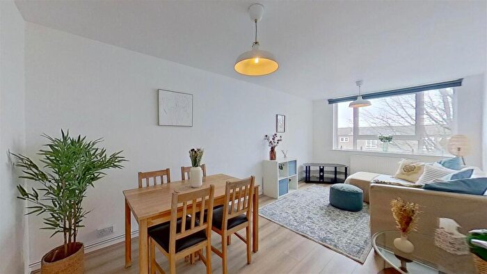 1 Bedroom Flat For Sale In Bolingbroke Grove London, SW11