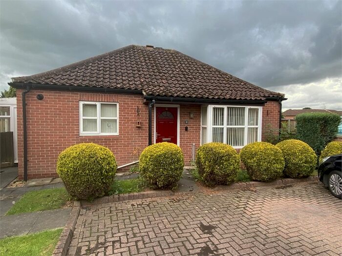 2 Bedroom Detached Bungalow For Sale In Staveley Court, Farndon, Newark