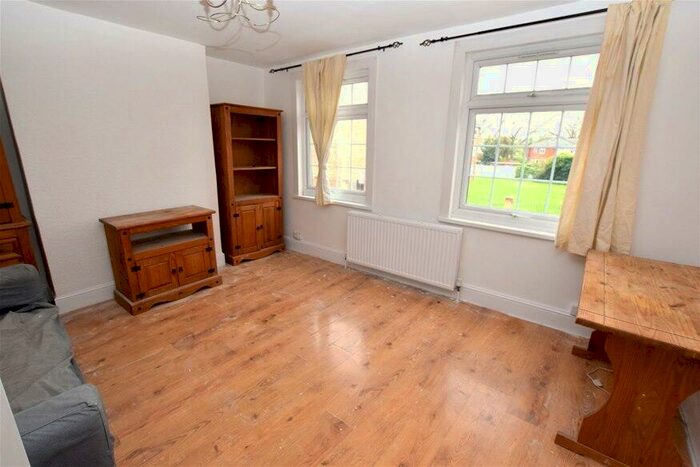 2 Bedroom Flat To Rent In Grange Road, Plaistow, E13