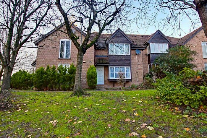 Studio To Rent In Caldicote Green, Snowdon Drive, London, NW9