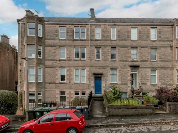 2 Bedroom Flat To Rent In Western Place, Murrayfield, Edinburgh, EH12