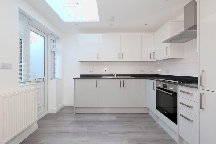 2 Bedroom Maisonette To Rent In C Stapleton Hall Road, Stroud Green, London, N4