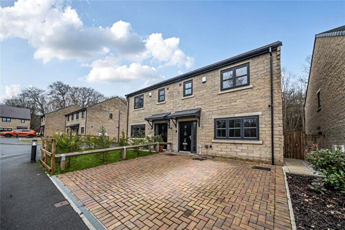 3 Bedroom Semi Detached House For Sale In Creek View, Wheatley, Halifax, West Yorkshire, HX3