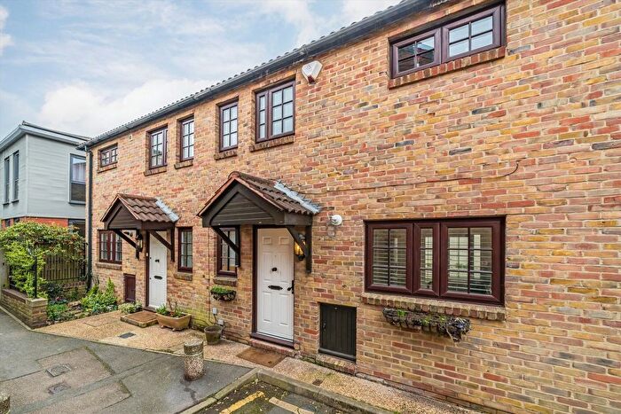 3 Bedroom Property To Rent In The Farthings, Kingston Upon Thames, KT2