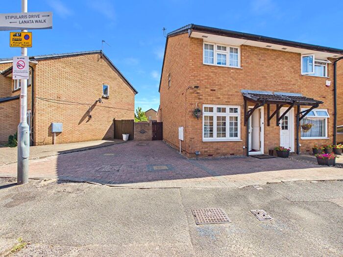 3 Bedroom Semi-detached House To Rent In Stipularis Drive, Hayes, UB4