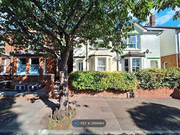 3 Bedroom Flat To Rent In St. Lukes Road, Maidstone, ME14