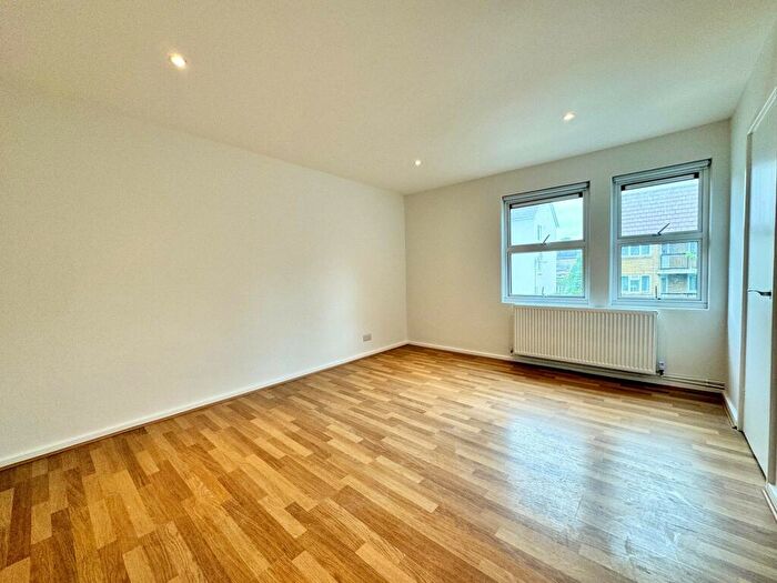 1 Bedroom Flat To Rent In Warrender Road, Tufnell Park, N19