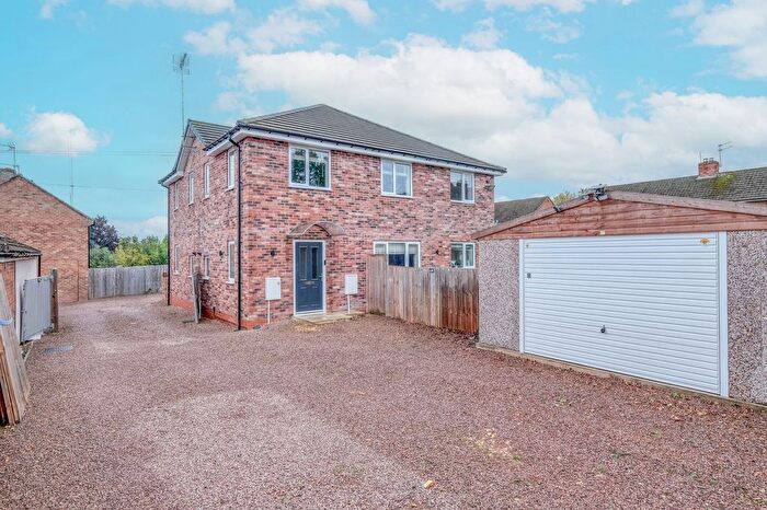 3 Bedroom Semi-detached House For Sale In The Grove, Studley, B80