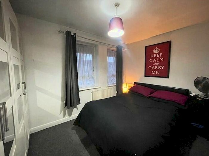 2 Bedroom House To Rent In Gerards Close, London, SE16