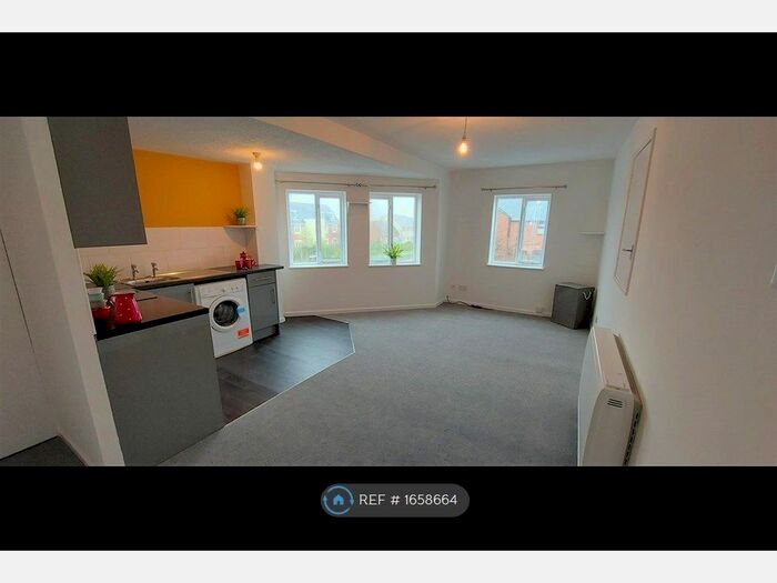 1 Bedroom Flat To Rent In Greenheath Road, Hednesford, Cannock, WS12