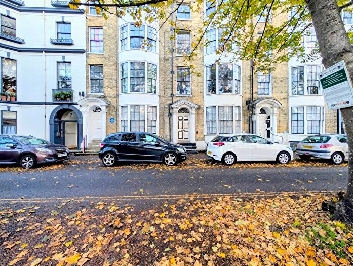 1 Bedroom Flat For Sale In Bedford Row, Worthing, BN11