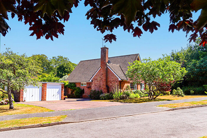 4 Bedroom Detached House For Sale In Beacon Hill, Dormansland, Surrey, RH7