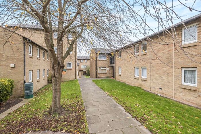 2 Bedroom Property To Rent In Russell Court, Cambridge, CB2