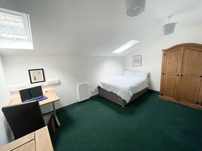 6 Bedroom Flat To Rent In Francis Street, Swansea, SA1