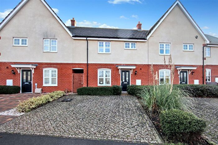 3 Bedroom Terraced House For Sale In The Drive, Rushden, NN10