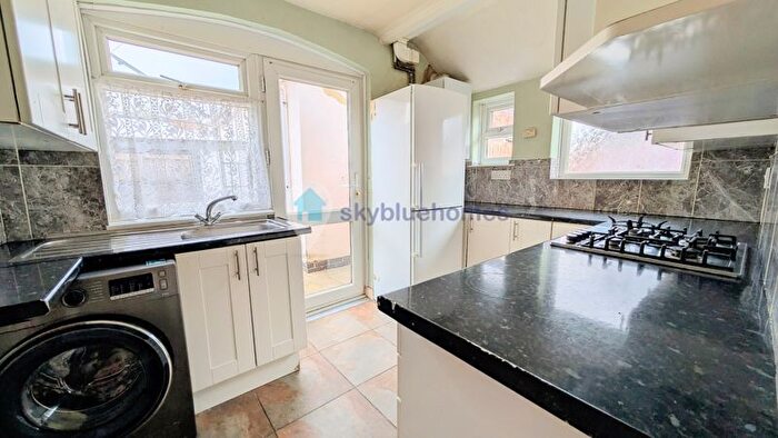 4 Bedroom Semi-Detached House To Rent In Minehead Street, Leicester, LE3