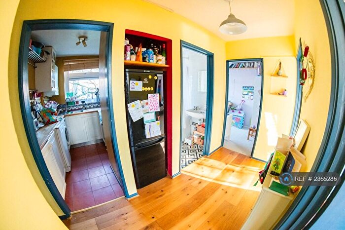 2 Bedroom Flat To Rent In Carlton Court, Southampton, SO15