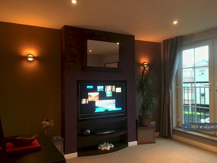 2 Bedroom Flat To Rent In Giles Street, Edinburgh, EH6