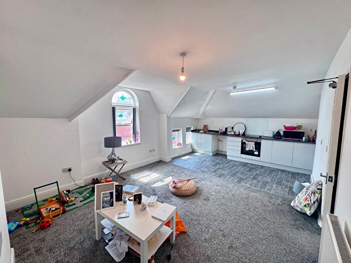 1 Bedroom Flat To Rent In Beech Avenue, Nottingham, NG7