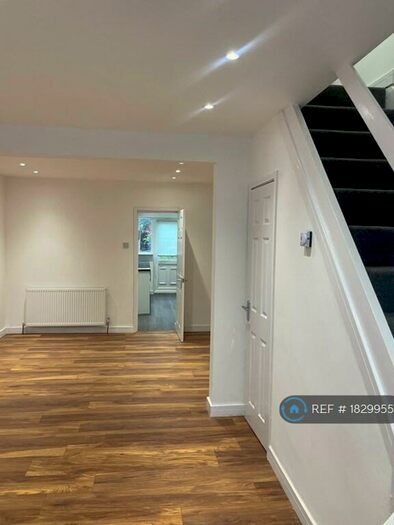 3 Bedroom Terraced House To Rent In Crescent Avenue, Grays, RM17