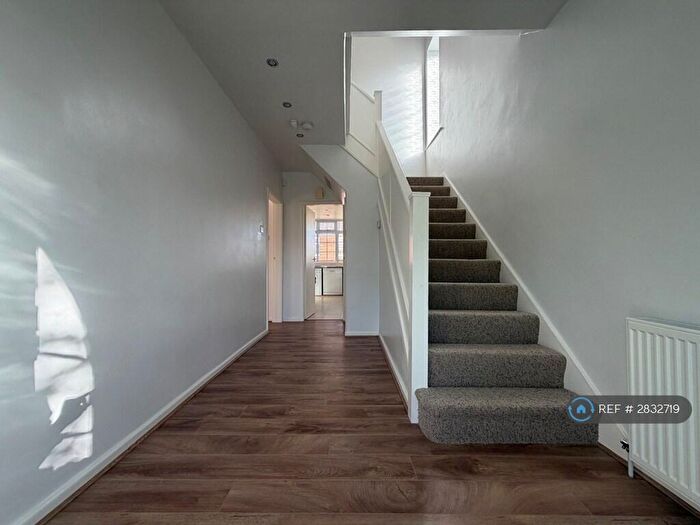 3 Bedroom Semi Detached House To Rent In Primley Park Garth, Leeds, LS17