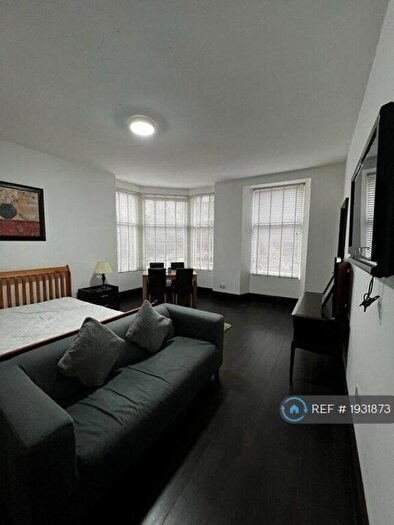 Studio To Rent In Paisley Rd West, G51