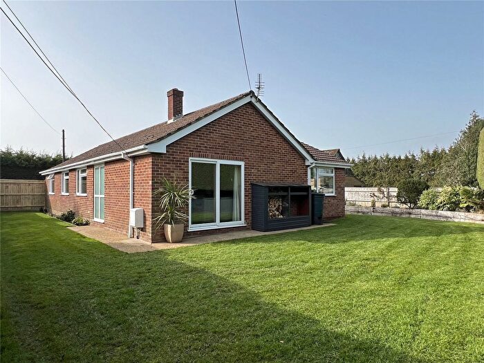 4 Bedroom Bungalow For Sale In Pitmore Lane, Pennington, Lymington, Hampshire, SO41