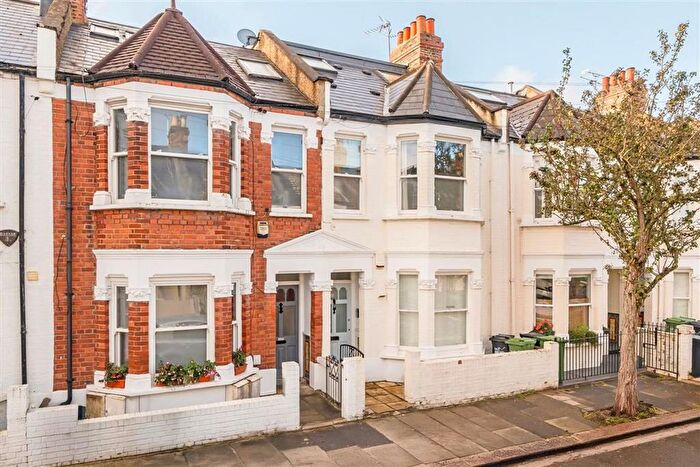 3 Bedroom Flat For Sale In Mablethorpe Road, Bishops Park, SW6