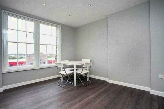 2 Bedroom Apartment To Rent In The Highway, London, E1W
