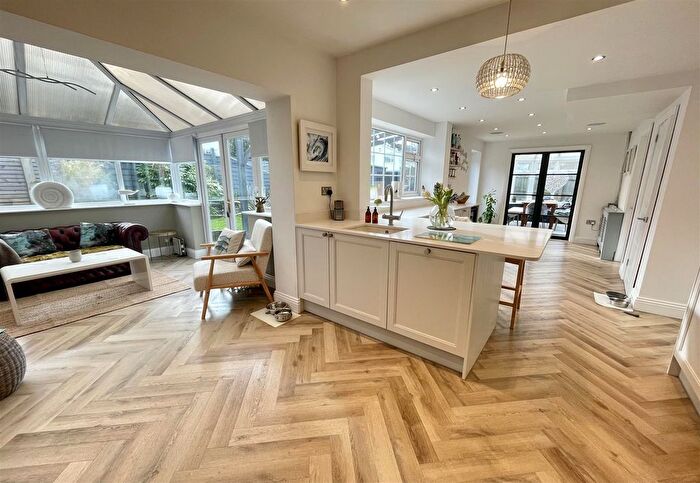 4 Bedroom Detached House For Sale In Woollacott Drive, Newton, SA3