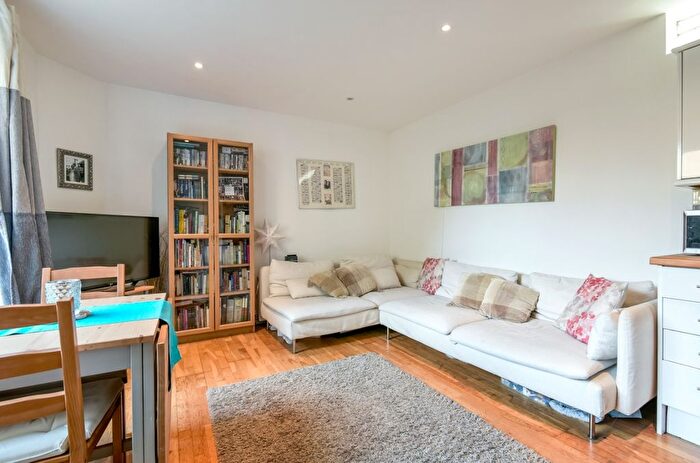 2 Bedroom Flat To Rent In Melbourne Yard, Crystal Palace, London, SE19